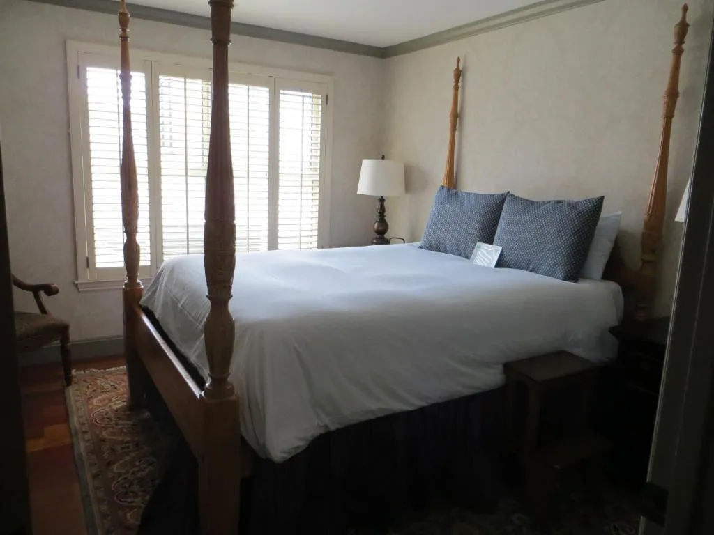 Two-Bedroom Suite with One King Bed and One Queen Bed